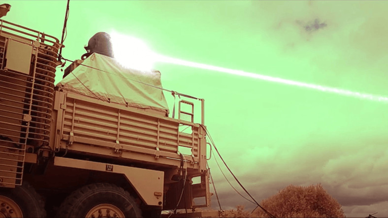 Birleşik Krallık Ordusu, “Işık Hızındaki” Lazer Silahını Tanıttı (Işık Hızında Olmayan Lazer mi Var?)